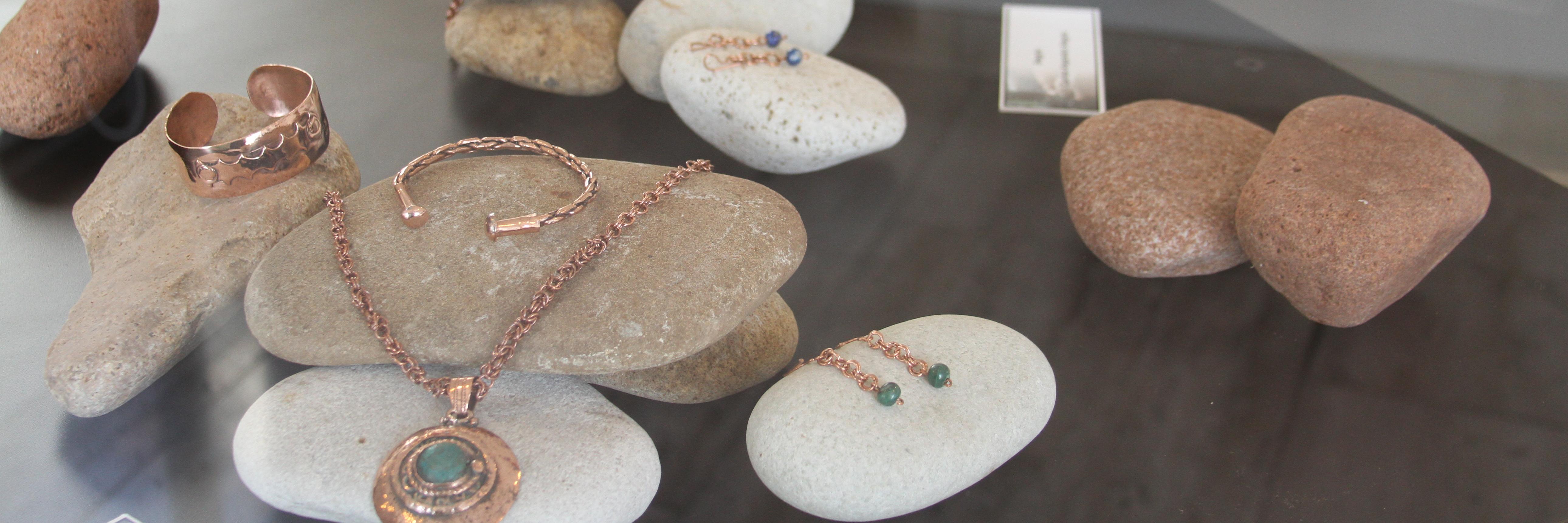 Piezas de cobre elaboradas por internos del centro Huachalalume