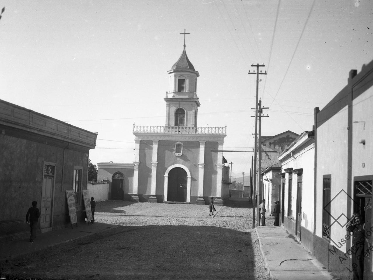 Iglesia Santa Inés. Vista desde calle Matta hacia el norte, frontis iglesia