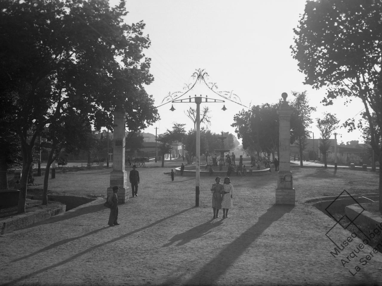 La Pileta, La Serena. Vista poniente de Alameda hacia calle Balmaceda