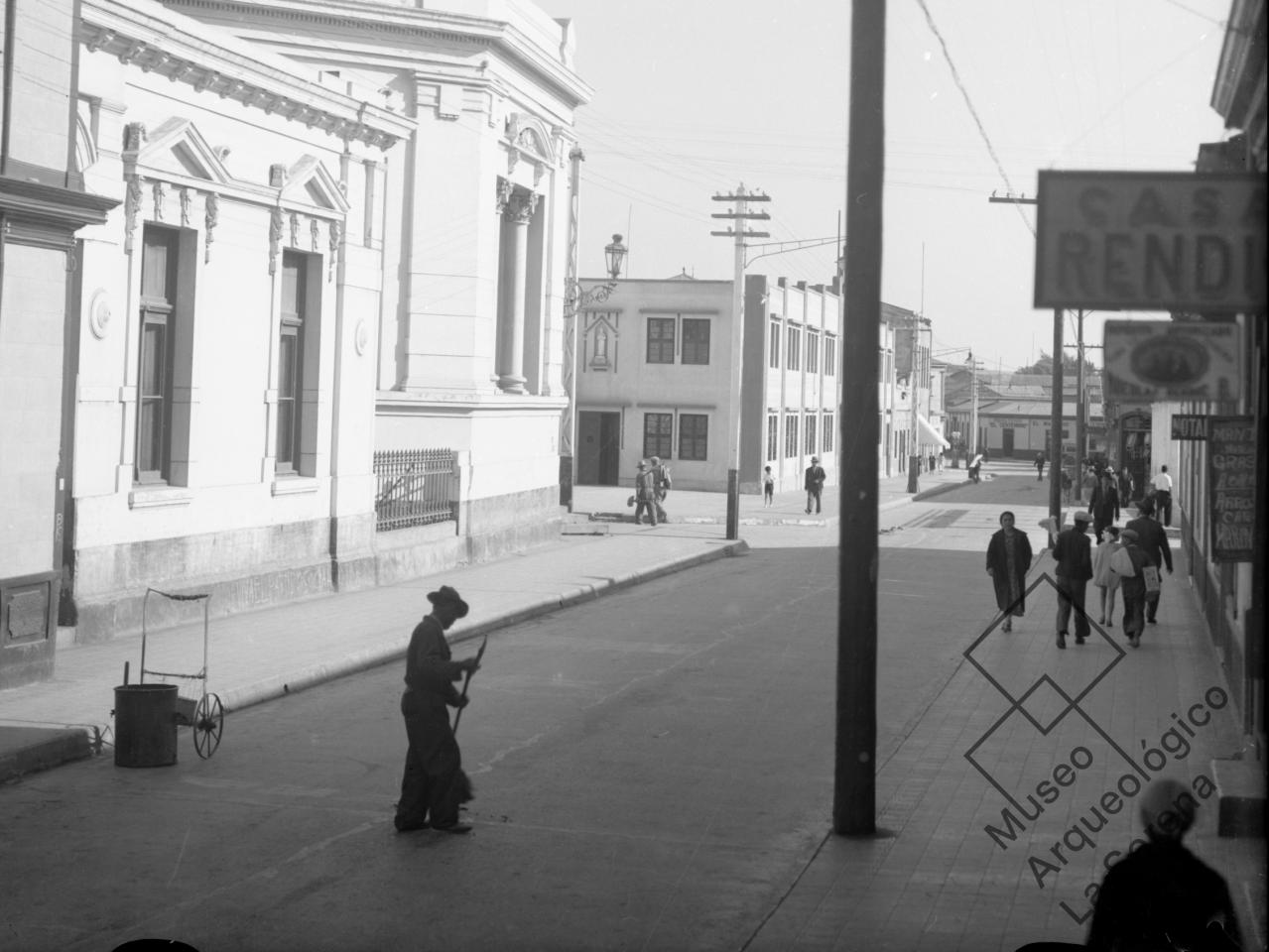 Calle Balmaceda La Serena. Vista hacia norte, vista de la iglesia San Francisco hasta Alameda