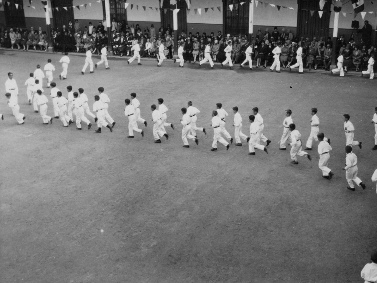 Revista de gimnasia en el Colegio Seminario Conciliar