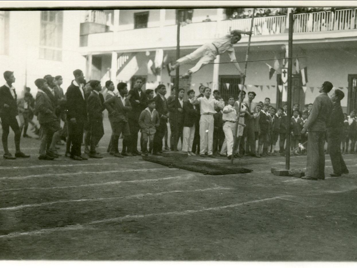 Revista de gimnasia en el Colegio Seminario Conciliar