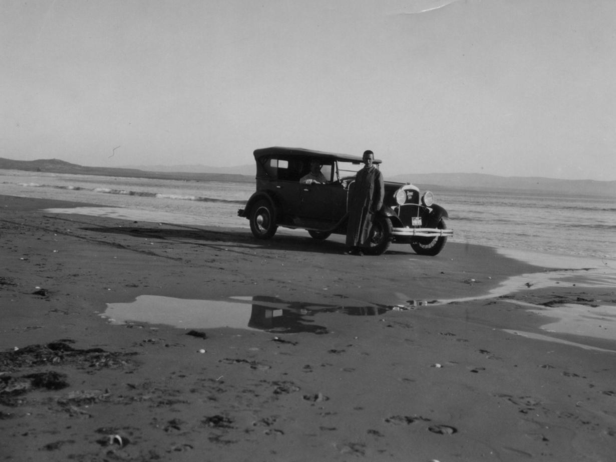 Automóvil en playa de Tongoy