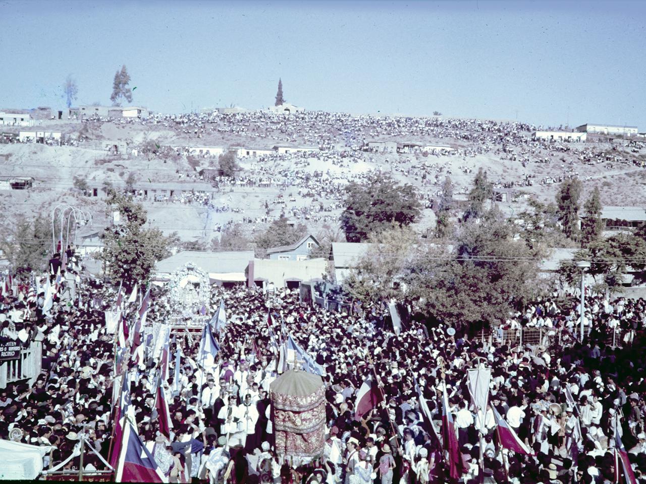 Vista general de la procesión de la Virgen de Andacollo por su fiesta