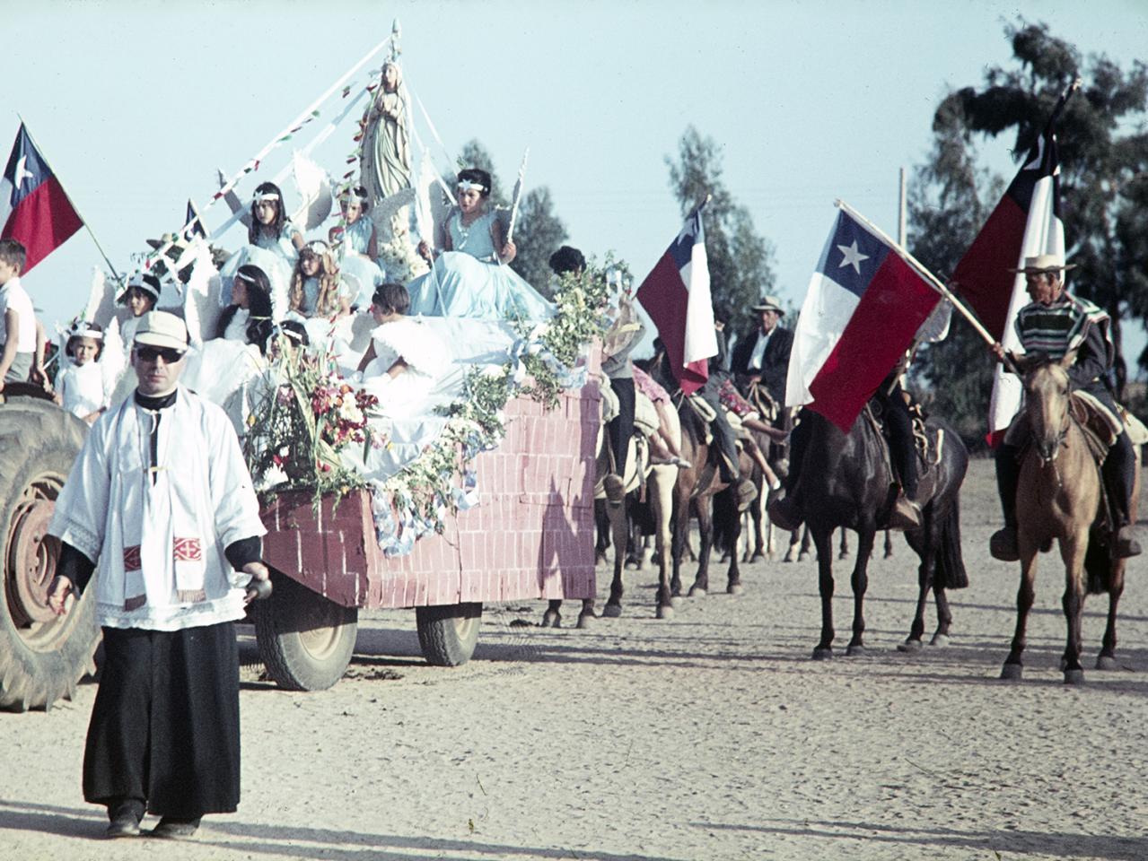 Procesión de la Virgen de Lourdes en la fiesta patronal