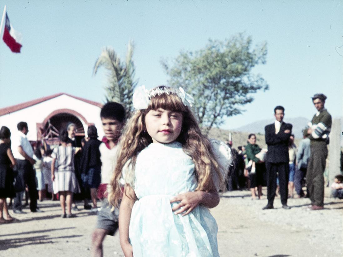Un angelito del anda de la Virgen de Lourdes