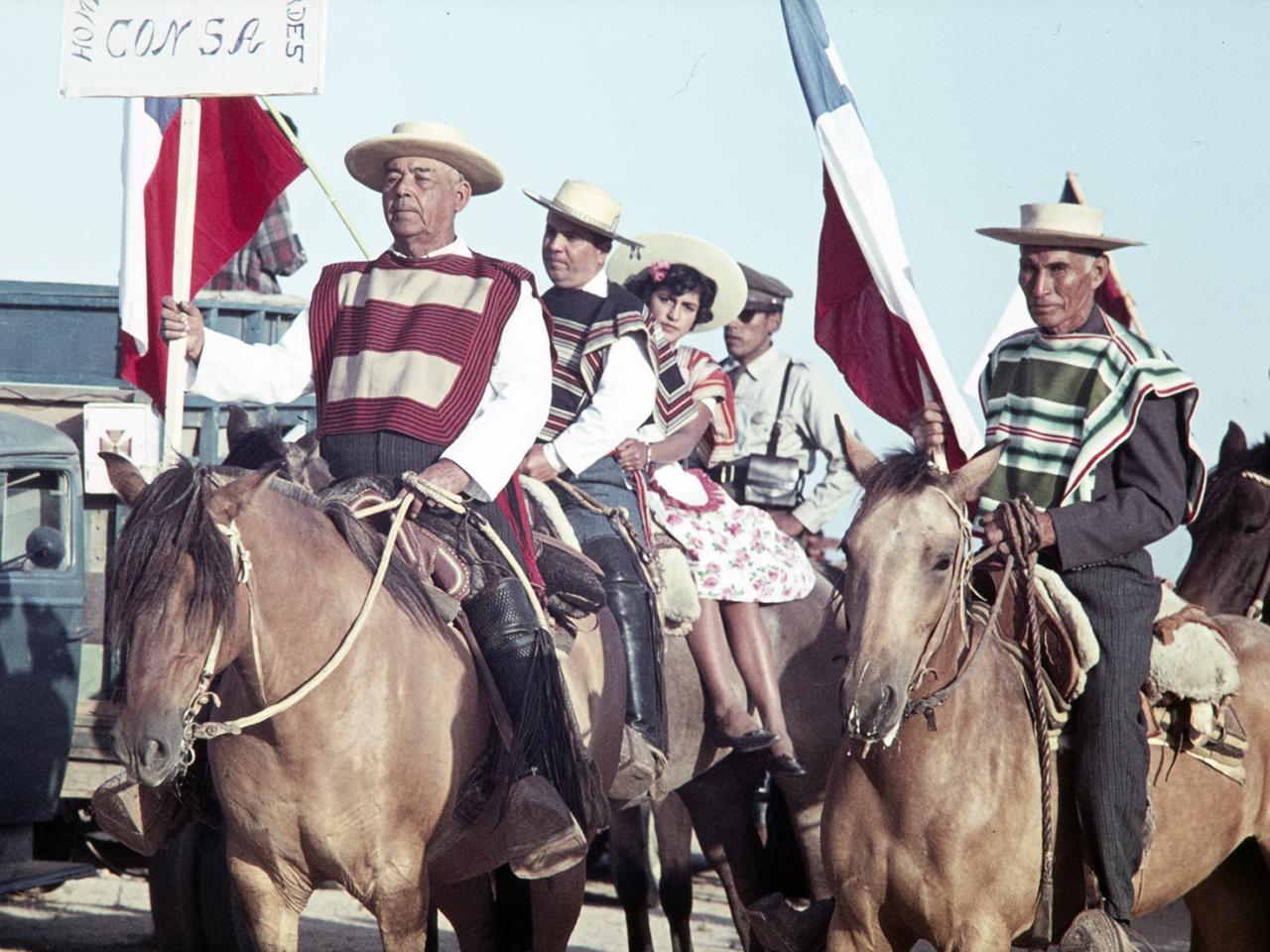 Huasos a caballo durante procesión de la Virgen de Lourdes