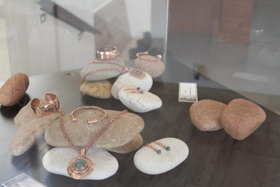 Piezas de cobre elaboradas por internos del centro Huachalalume