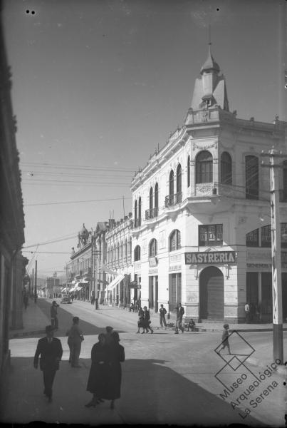 Calle Balmaceda La Serena. Vista hacia el norte, edificio La Castellana Calle Balmaceda La Serena. Vista hacia el norte, edificio La Castellana
