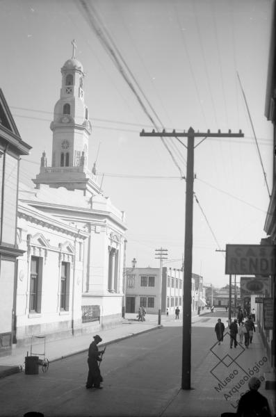 Calle Balmaceda La Serena. Vista hacia norte, vista de la iglesia San Francisco hasta Alameda Calle Balmaceda La Serena. Vista hacia norte, vista de la iglesia San Francisco hasta Alameda