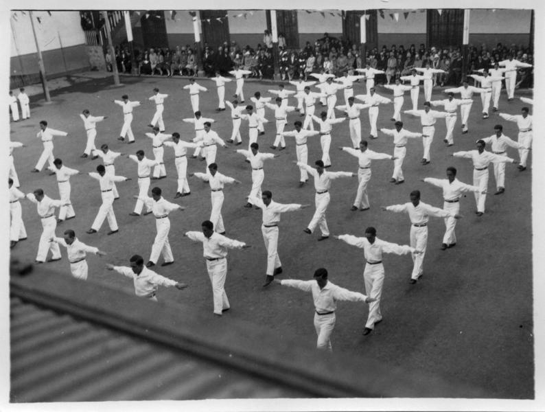 Revista de gimnasia en el Colegio Seminario Conciliar