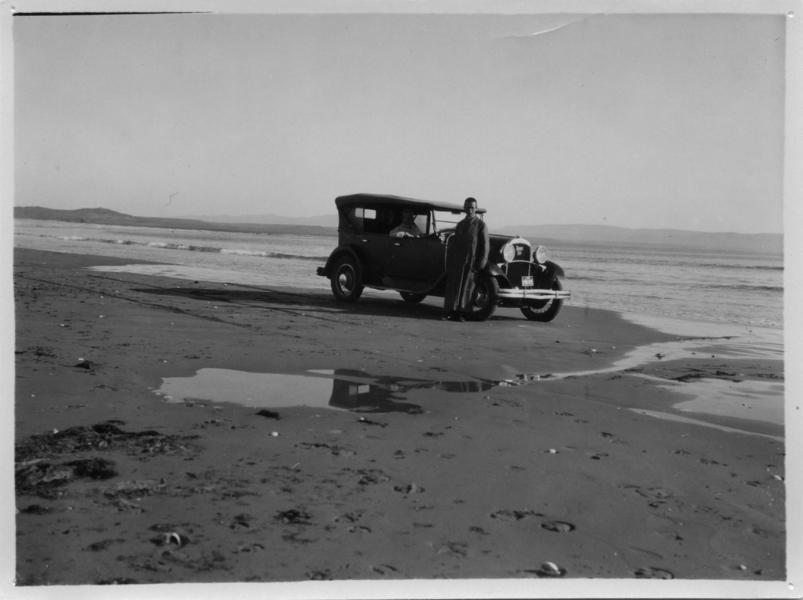 Automóvil en playa de Tongoy