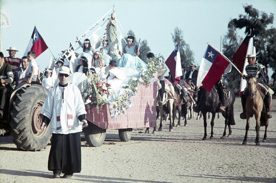 Procesión de la Virgen de Lourdes en la fiesta patronal