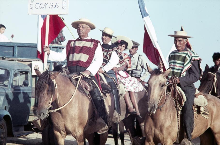 Huasos a caballo durante procesión de la Virgen de Lourdes