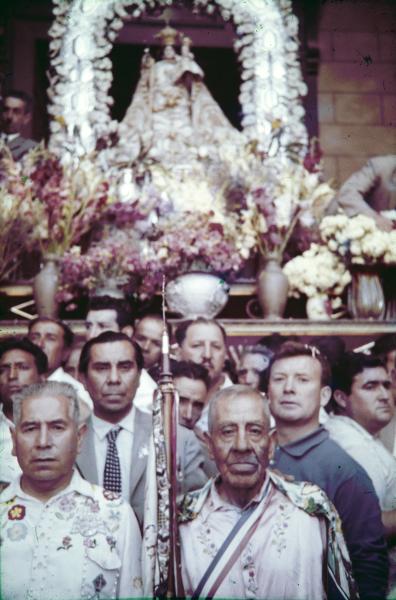 El pichinga o cacique Félix Araya Cisternas (a la der.) junto a su segundo, Camilo Díaz, en los bailes de Andacollo El pichinga o cacique Félix Araya Cisternas (a la der.) junto a su segundo, Camilo Díaz, en los bailes de Andacollo