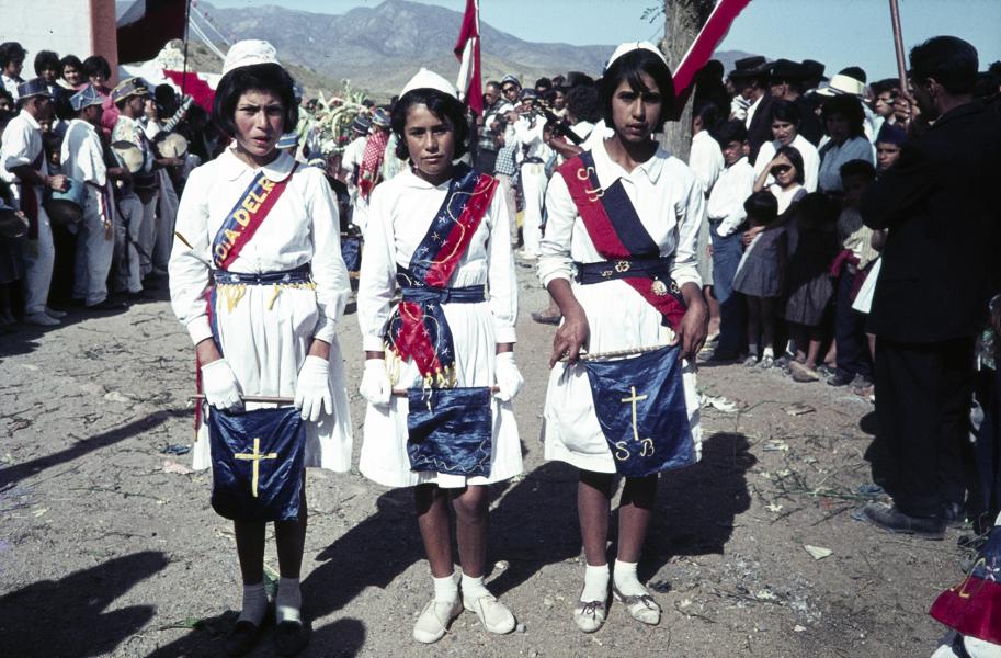 Niñas danzantes andacollinas
