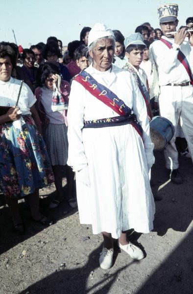 Jefa de las mujeres danzantes en celebración mariana