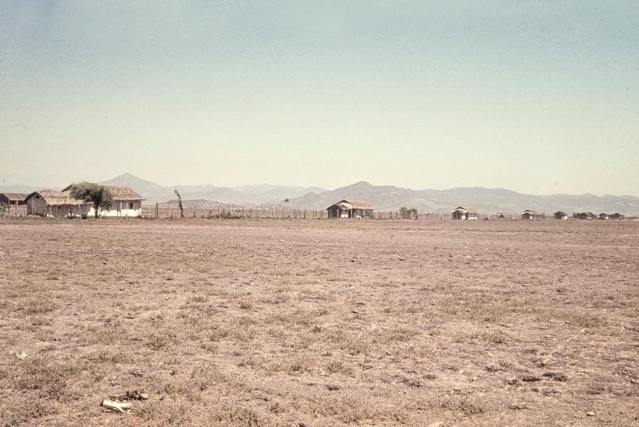 Vista a casas de inquilinos del fundo Santa Rosa