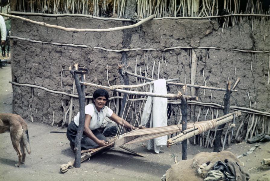 Tejedora del sector cordillerano de El Bato